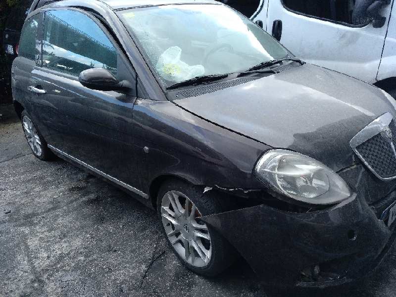 LANCIA YPSILON (101)