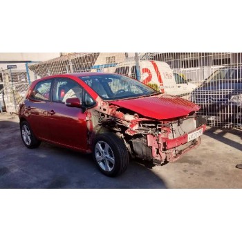 toyota auris del año 2011