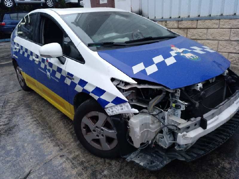 TOYOTA PRIUS (NHW30)