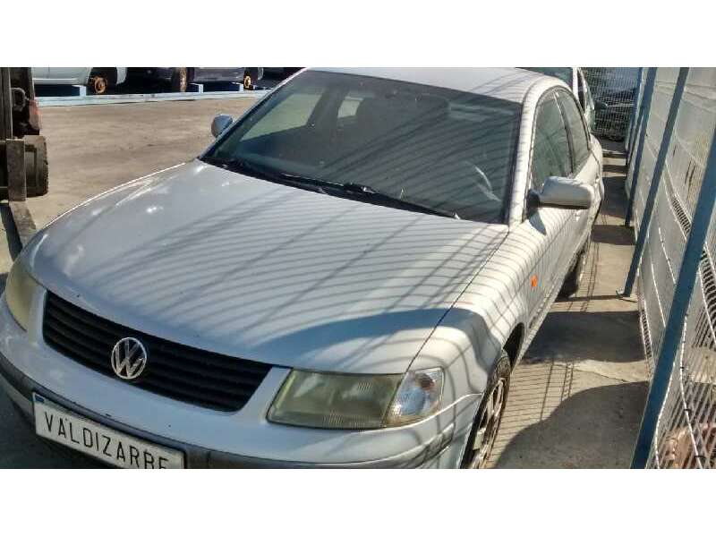 VOLKSWAGEN PASSAT BERLINA (3B2)