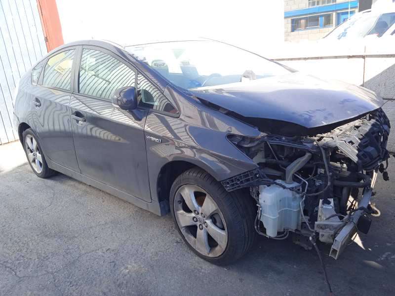 TOYOTA PRIUS (NHW30)