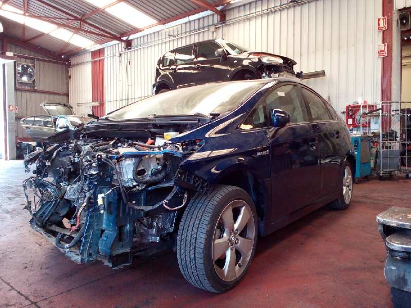 TOYOTA PRIUS (NHW30)