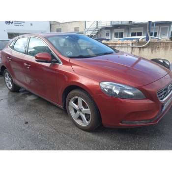 VOLVO V40 Hatchback (525) de desguace