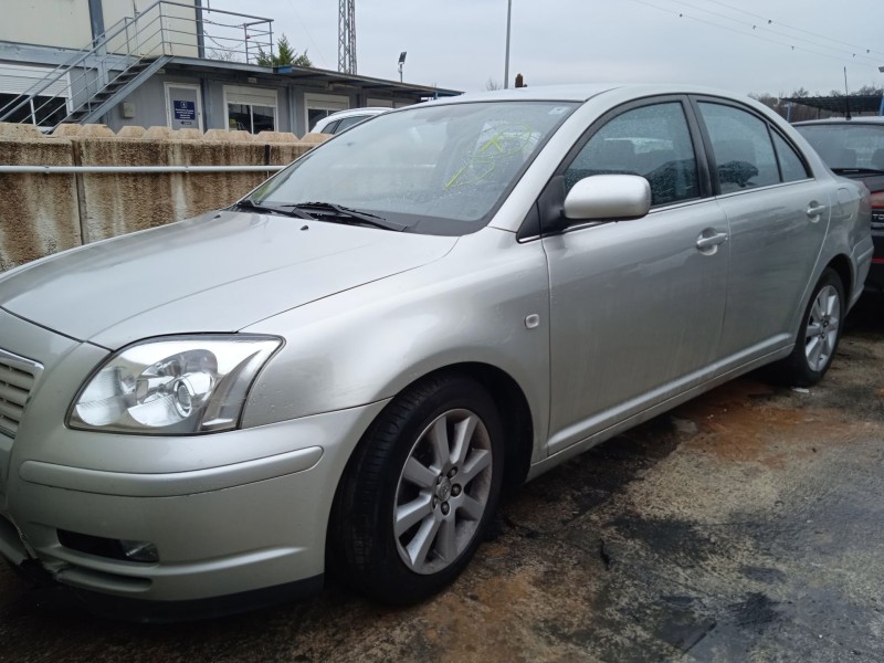 TOYOTA AVENSIS SEDÁN (_T25_)