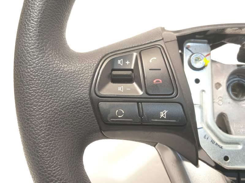 Recambio de volante para kia rio drive referencia OEM IAM 561001W572HU  1W572HU - Blanco 2
