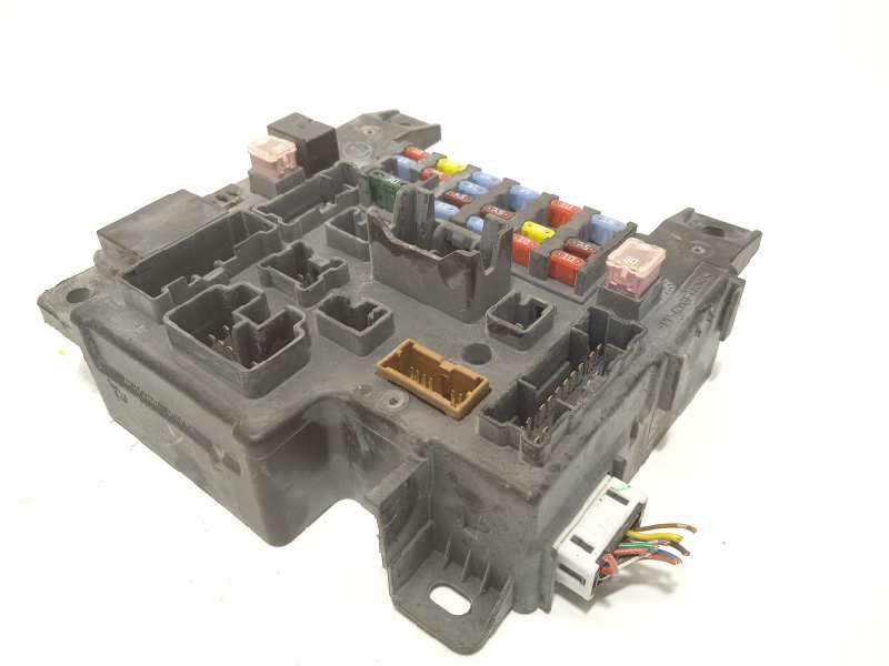 CAJA RELES / FUSIBLES 8637A319 