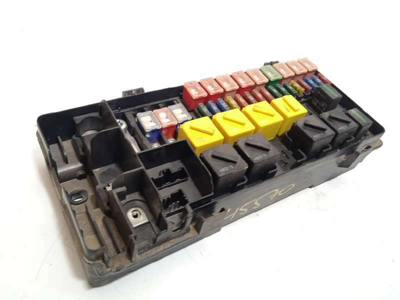 Recambio de caja reles / fusibles para land rover discovery (lt) 2.5 turbodiesel referencia OEM IAM YQE000300 - Blanco 2