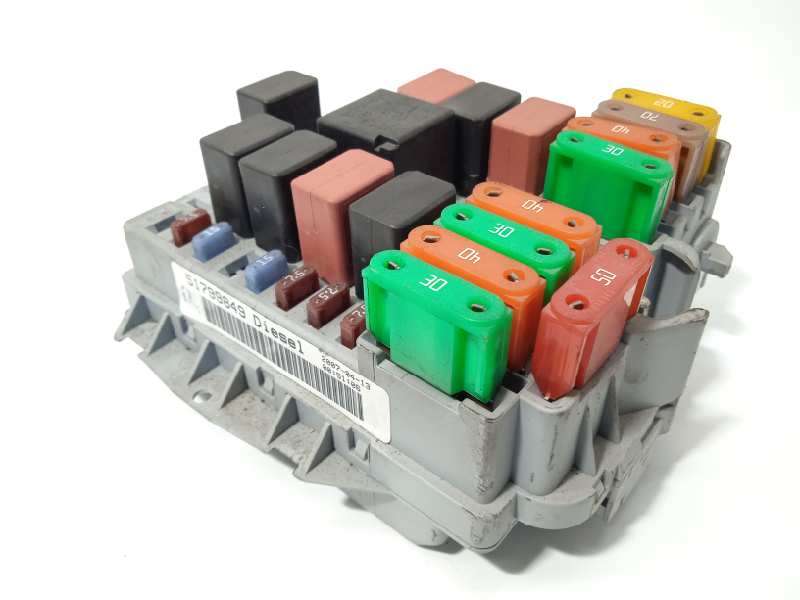Recambio de caja reles / fusibles para fiat linea (110) dynamic referencia OEM IAM 51799849 2