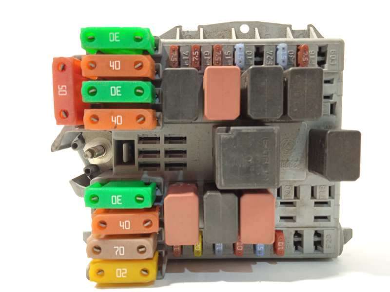 Recambio de caja reles / fusibles para fiat linea (110) dynamic referencia OEM IAM 51799849 4