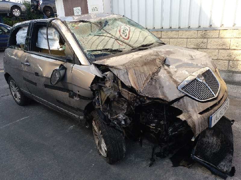 LANCIA YPSILON (101)