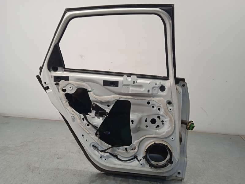 Recambio de puerta trasera izquierda para citroën c4 lim. seduction referencia OEM IAM 9006R9 - Blanco 4