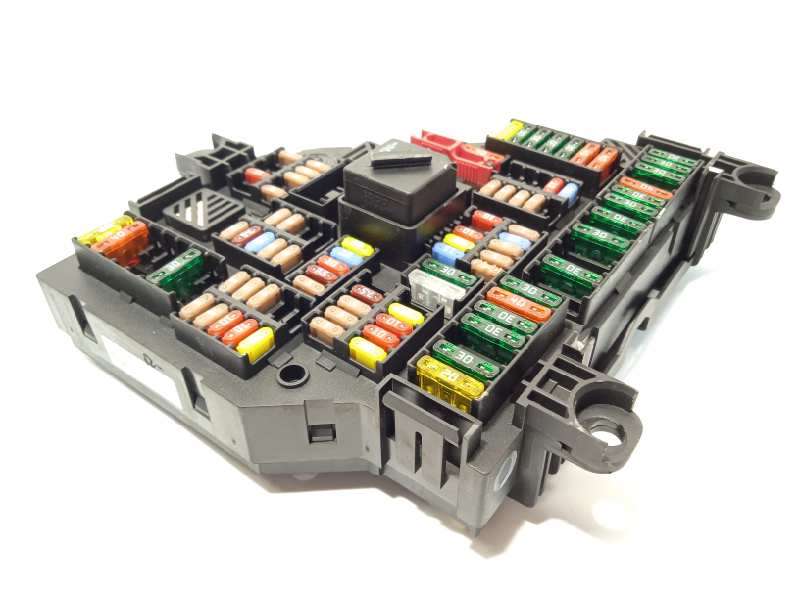 CAJA RELES / FUSIBLES 9151322 61149151322 