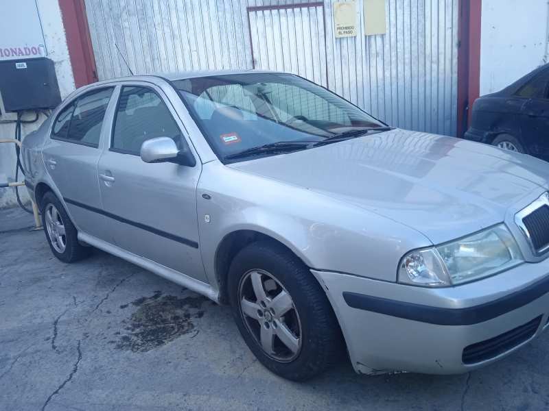 SKODA OCTAVIA BERLINA (1U2)