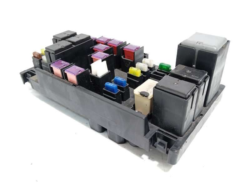 CAJA RELES / FUSIBLES 82241AG070 