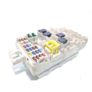 CAJA RELES / FUSIBLES 8637A998 