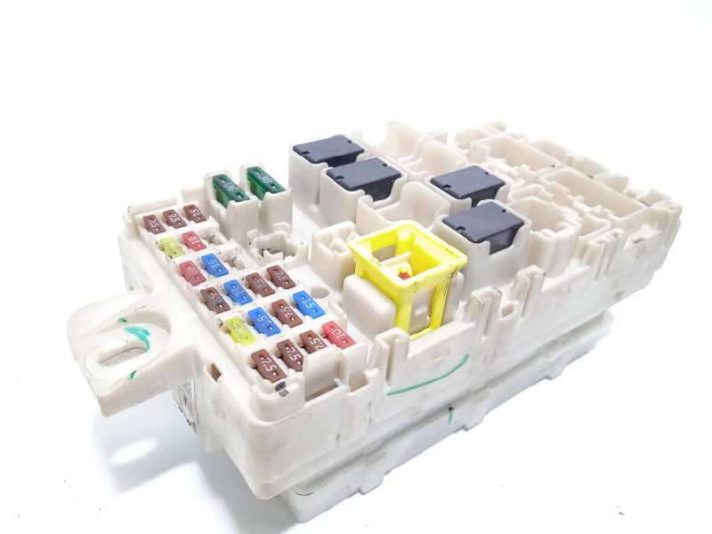 CAJA RELES / FUSIBLES 8637A998 