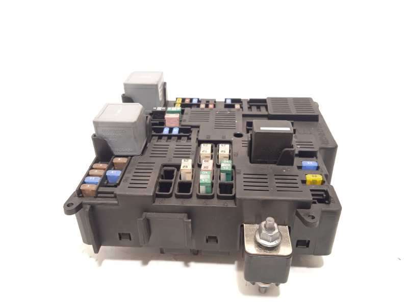 CAJA RELES / FUSIBLES 31473770 