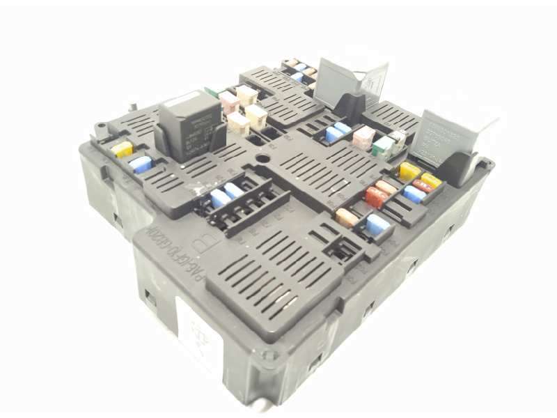 Recambio de caja reles / fusibles para volvo v90 cross country 2.0 diesel cat referencia OEM IAM 31473770 - Gris 2