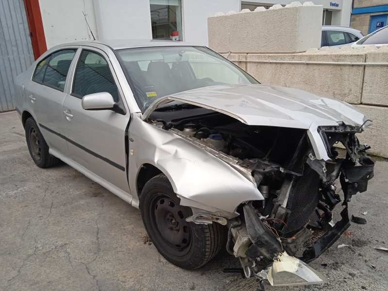 SKODA OCTAVIA BERLINA (1U2)