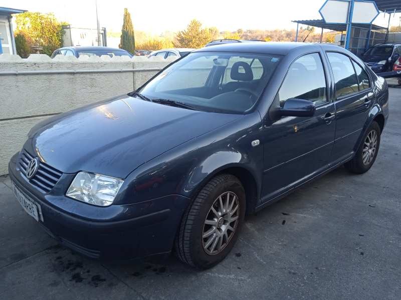 VOLKSWAGEN BORA BERLINA (1J2)