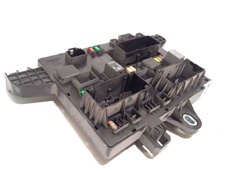 Recambio de caja reles / fusibles para opel astra j lim. 1.7 16v cdti referencia OEM IAM 13302300  13343950 - Blanco 2