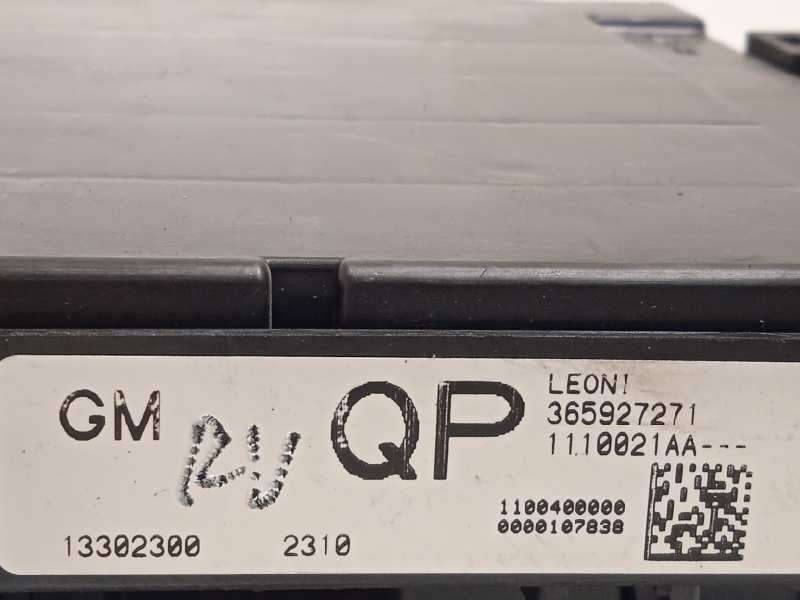 Recambio de caja reles / fusibles para opel astra j lim. 1.7 16v cdti referencia OEM IAM 13302300  13343950 - Blanco 4