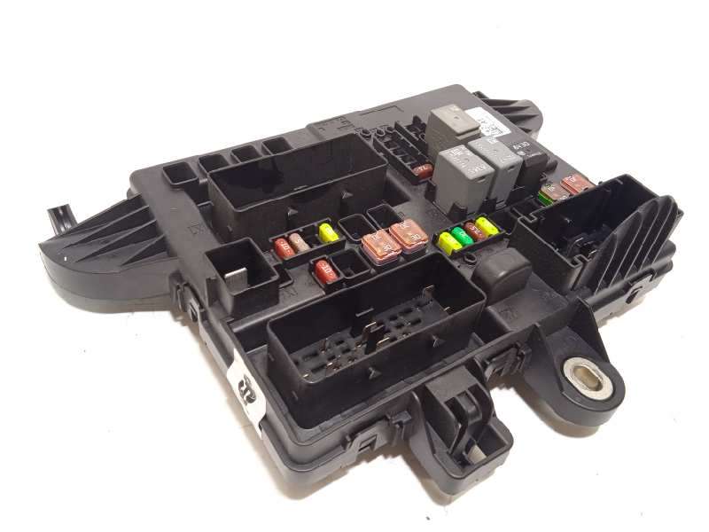 Recambio de caja reles / fusibles para opel insignia sports tourer excellence referencia OEM IAM 13485565 - Verde 2