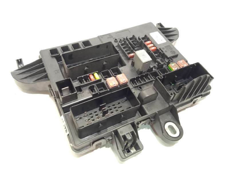 CAJA RELES / FUSIBLES 22737765 