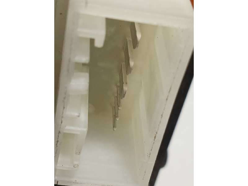 Recambio de elevalunas trasero derecho para skoda rapid 1.2 tsi referencia OEM IAM 5JA959812L - Blanco 5