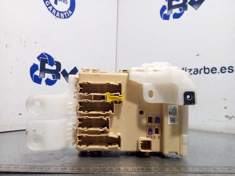 CAJA RELES / FUSIBLES 8273012X80 