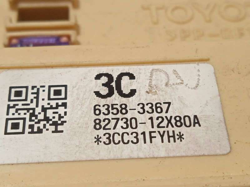 Recambio de caja reles / fusibles para toyota auris 1.8 16v (híbrido) referencia OEM IAM 8273012X80A - Blanco 4