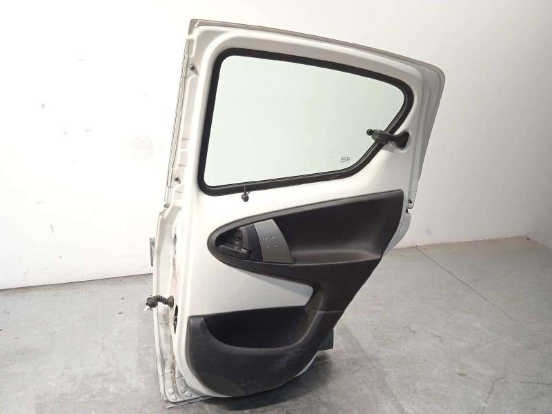Recambio de puerta trasera derecha para toyota aygo (kgb/wnb) 1.0 cat referencia OEM IAM 670030H010 - Blanco 4