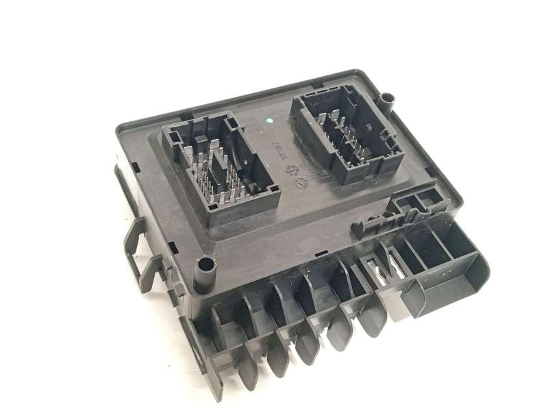 Recambio de caja reles / fusibles para byd seal u dm-i referencia OEM IAM SA3HJ3722500 3