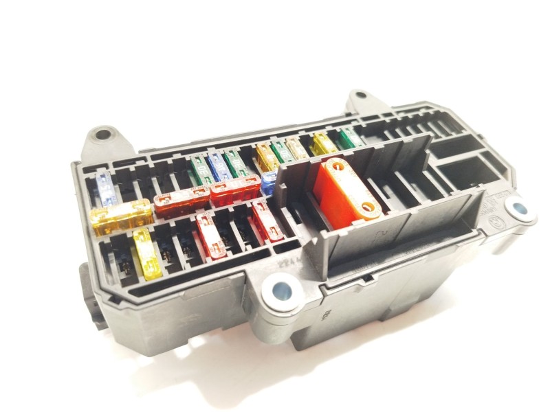 CAJA RELES / FUSIBLES 61136900583 
