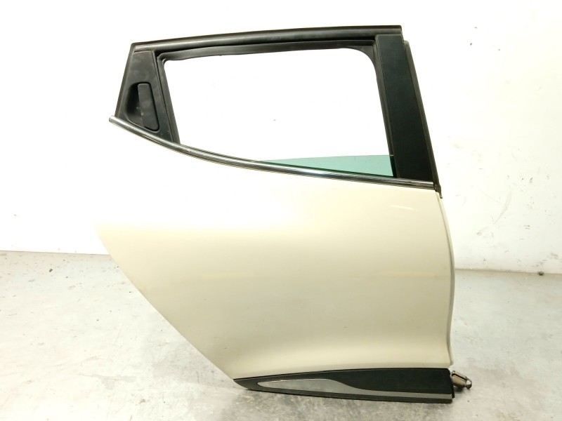 PUERTA TRASERA DERECHA 821008626R 
