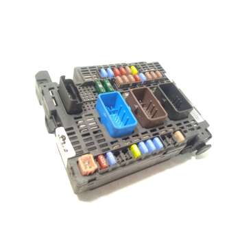 CAJA RELES / FUSIBLES 9813136780 9810296180 