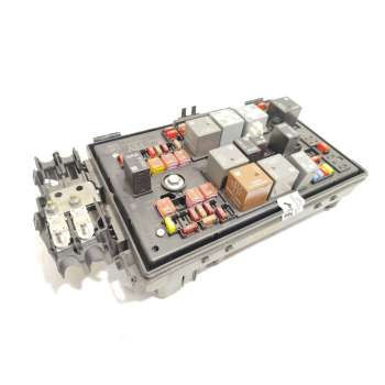 CAJA RELES / FUSIBLES 13343767 