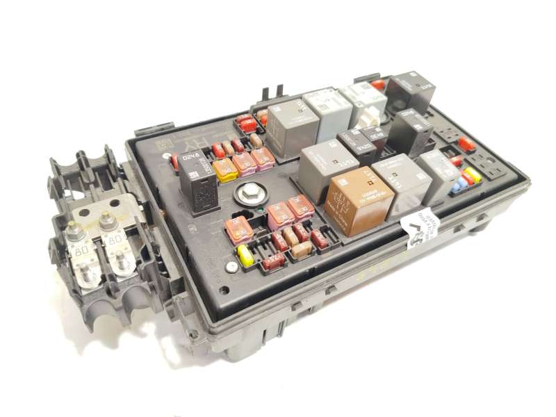 CAJA RELES / FUSIBLES 13343767 