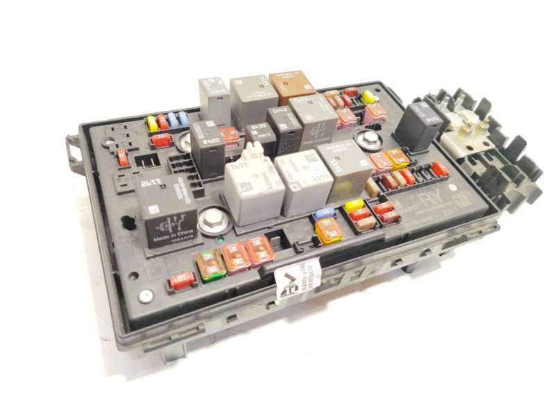 Recambio de caja reles / fusibles para opel astra j (p10) 1.7 cdti (68) referencia OEM IAM 13343767 - Blanco 2