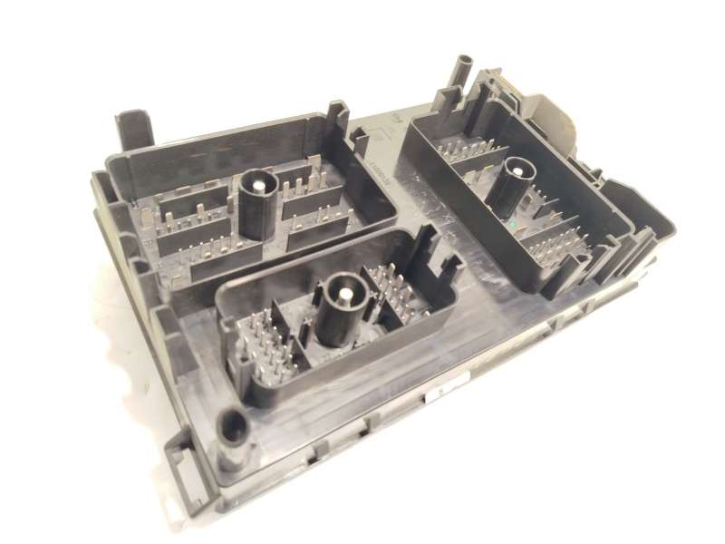 Recambio de caja reles / fusibles para opel astra j (p10) 1.7 cdti (68) referencia OEM IAM 13343767 - Blanco 3