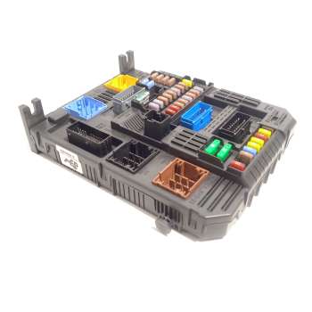 CAJA RELES / FUSIBLES 9830790580 1771943407 28625142