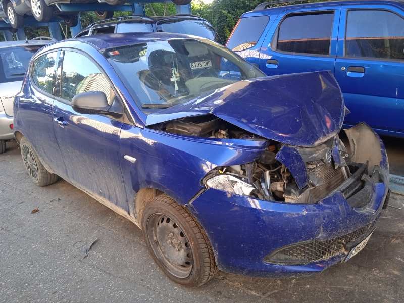 LANCIA YPSILON (402)