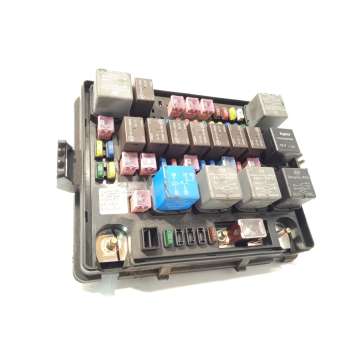 CAJA RELES / FUSIBLES A105ED 8234021010 