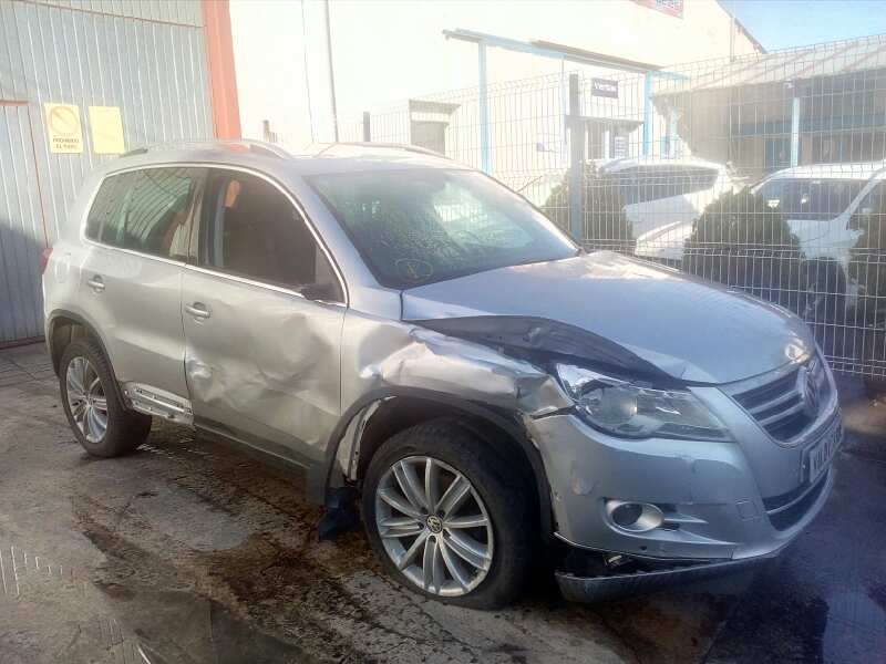 VOLKSWAGEN TIGUAN (5N1)