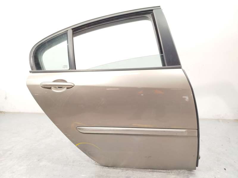 Recambio de puerta trasera derecha para renault laguna iii (bt0/1) 2.0 dci (bt07, bt0j, bt14, bt1a, bt1s) referencia OEM IAM 821