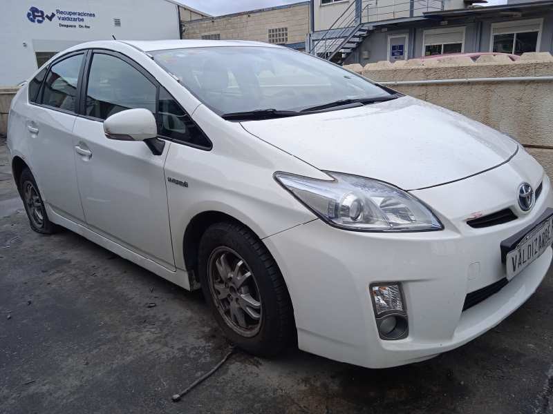 TOYOTA PRIUS (NHW30)