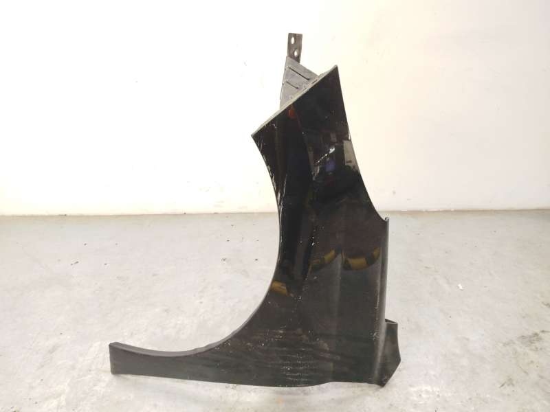 ALETA DELANTERA IZQUIERDA 7840R9 
