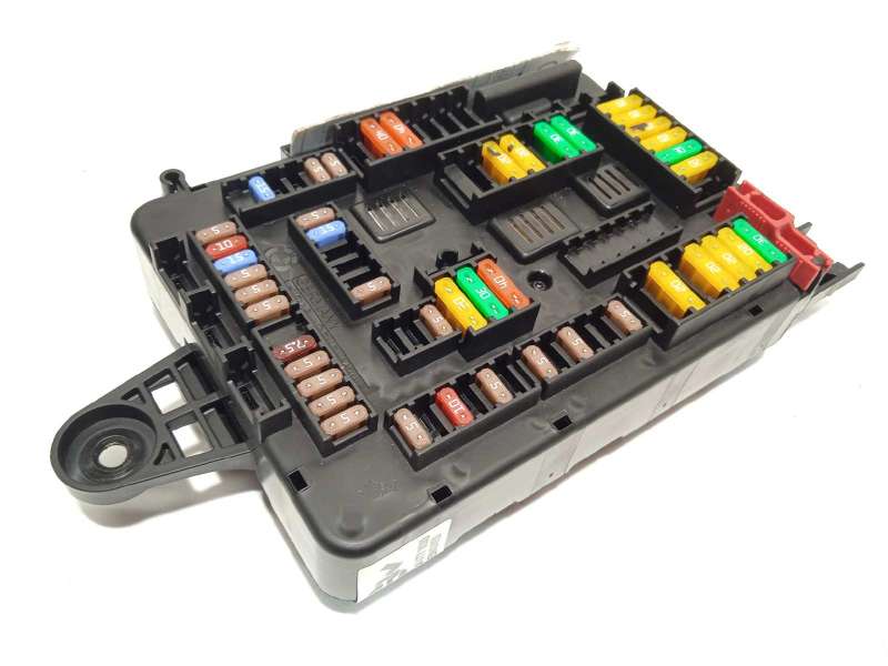 CAJA RELES / FUSIBLES 61149337880 