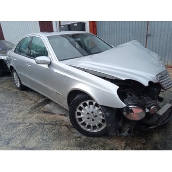 mercedes-benz clase e (w211) berlina del año 2004