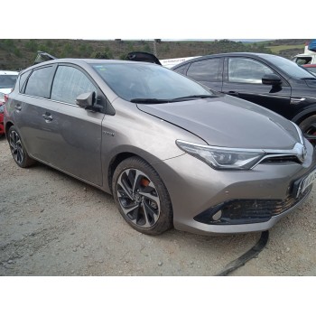 toyota auris (_e18_) del año 2015